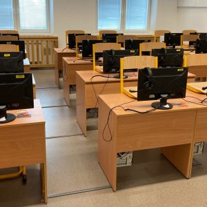 Sala de clasa cu birouri PS din lemn (PAL)